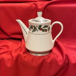 Ivory Holly Festive White Teapot